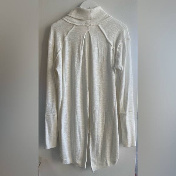 Free People We The Free Split Back Turtleneck White Ivory Size Large NWOT - Picture 3 of 8